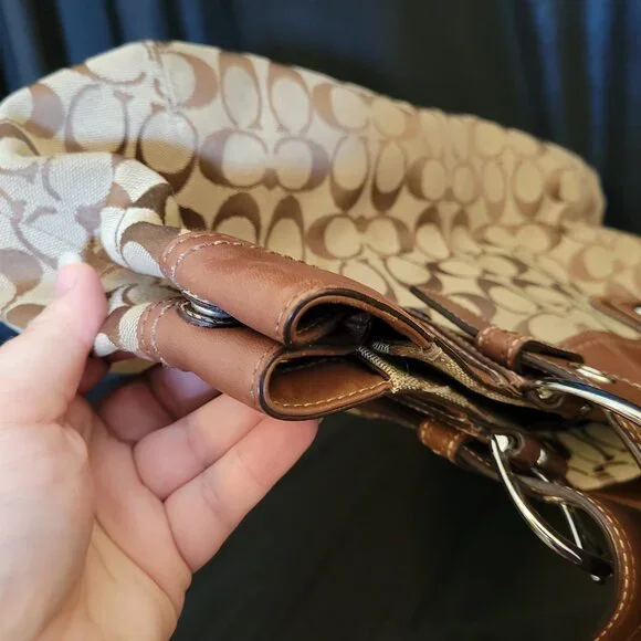 COACH Signature Pleated Shoulder tote in Brown/Beige. Perfect classic fall bag! - Picture 7 of 16